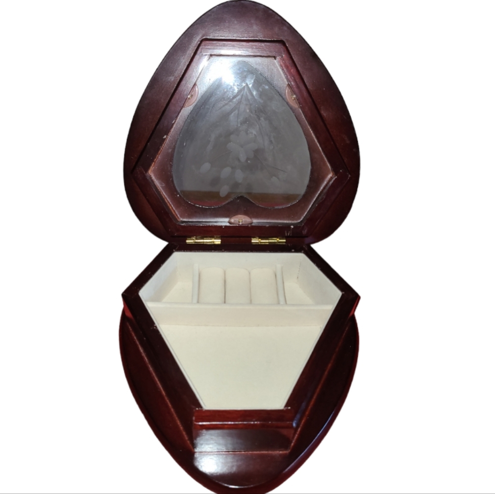 2/$75! Vintage Heart Shaped Jewlery Box - Picture 3 of 11